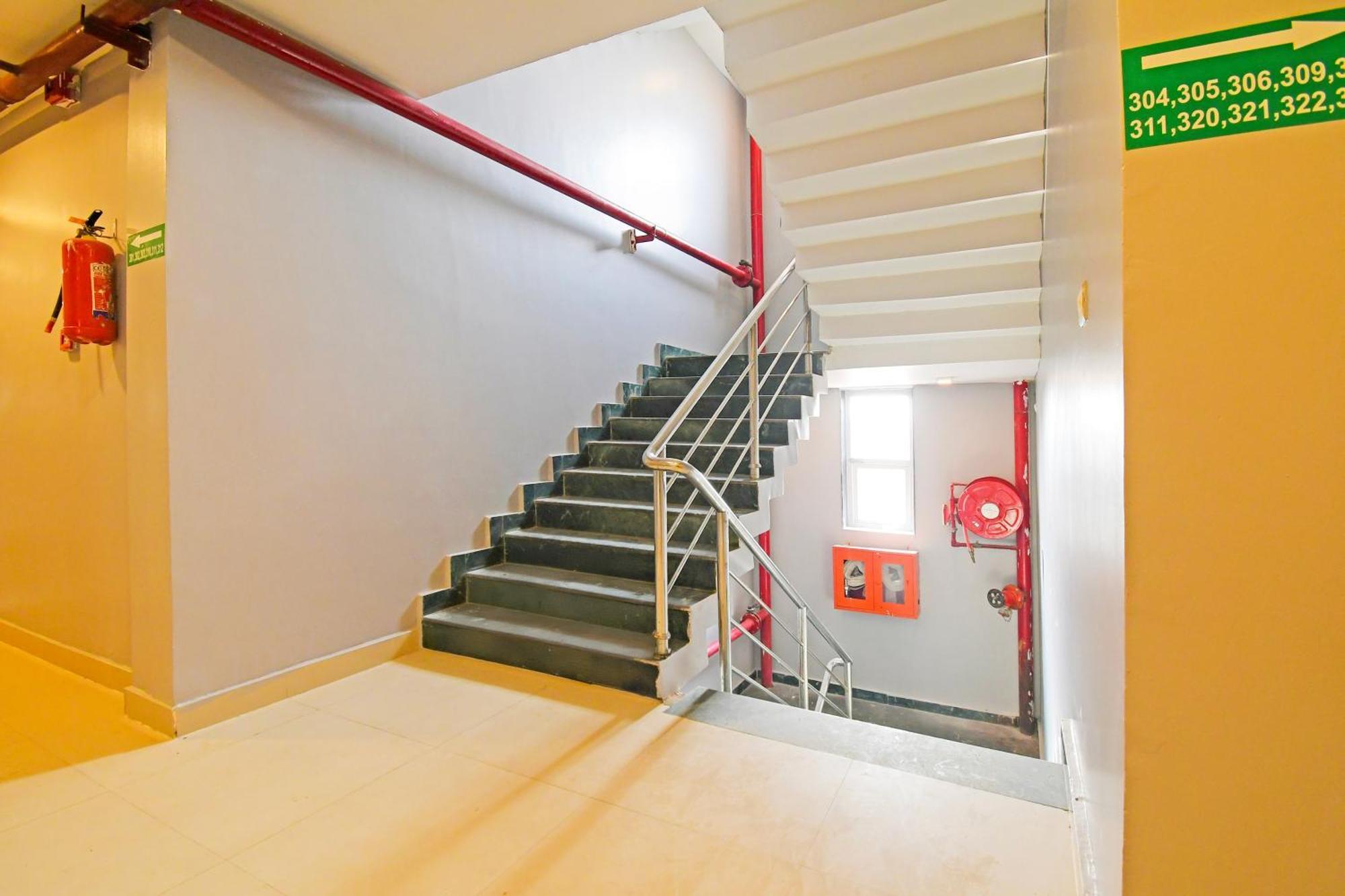 Super Townhouse Mancheswar Industrial Estate Hotell Bhubaneswar Exteriör bild