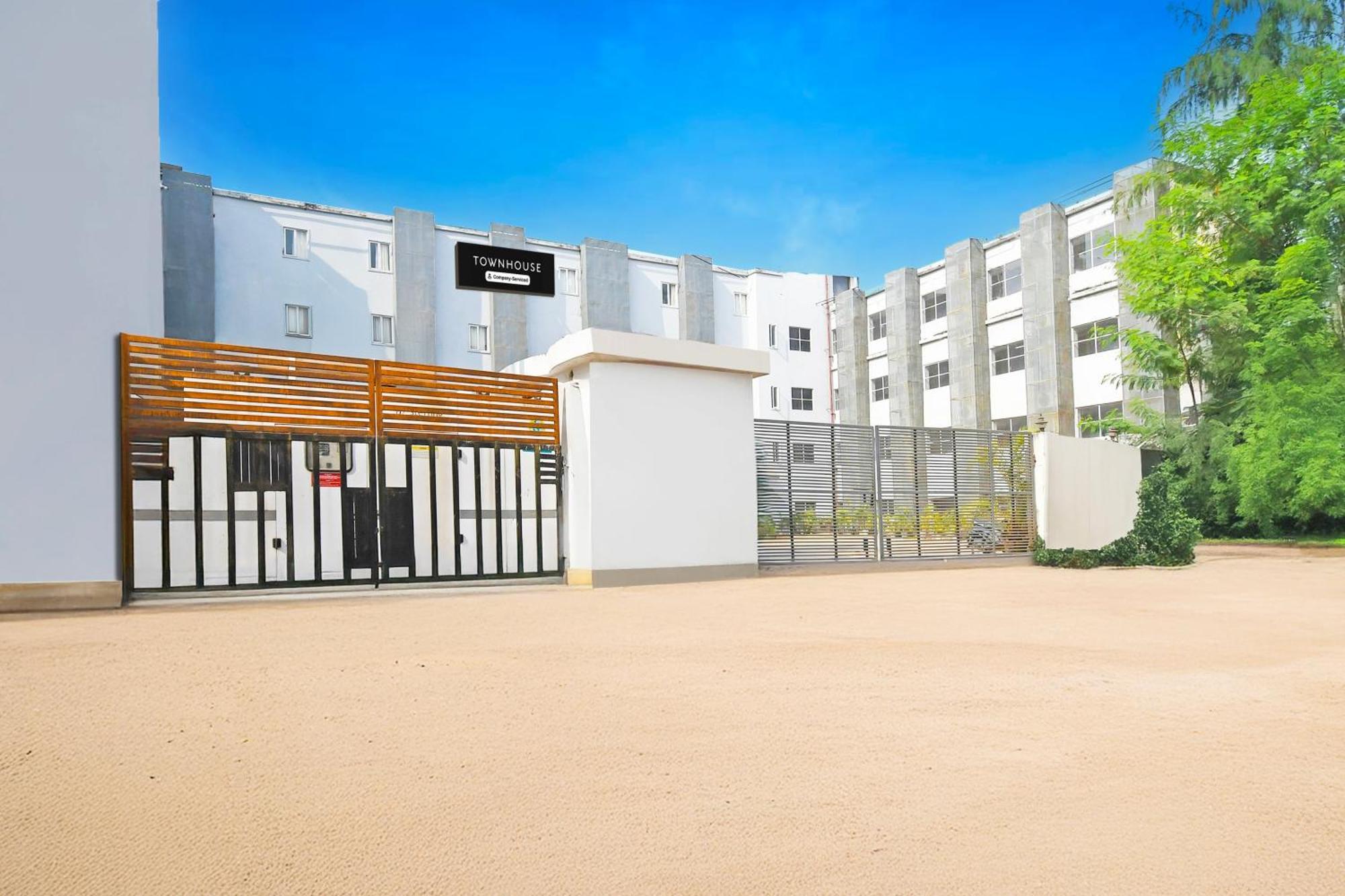 Super Townhouse Mancheswar Industrial Estate Hotell Bhubaneswar Exteriör bild