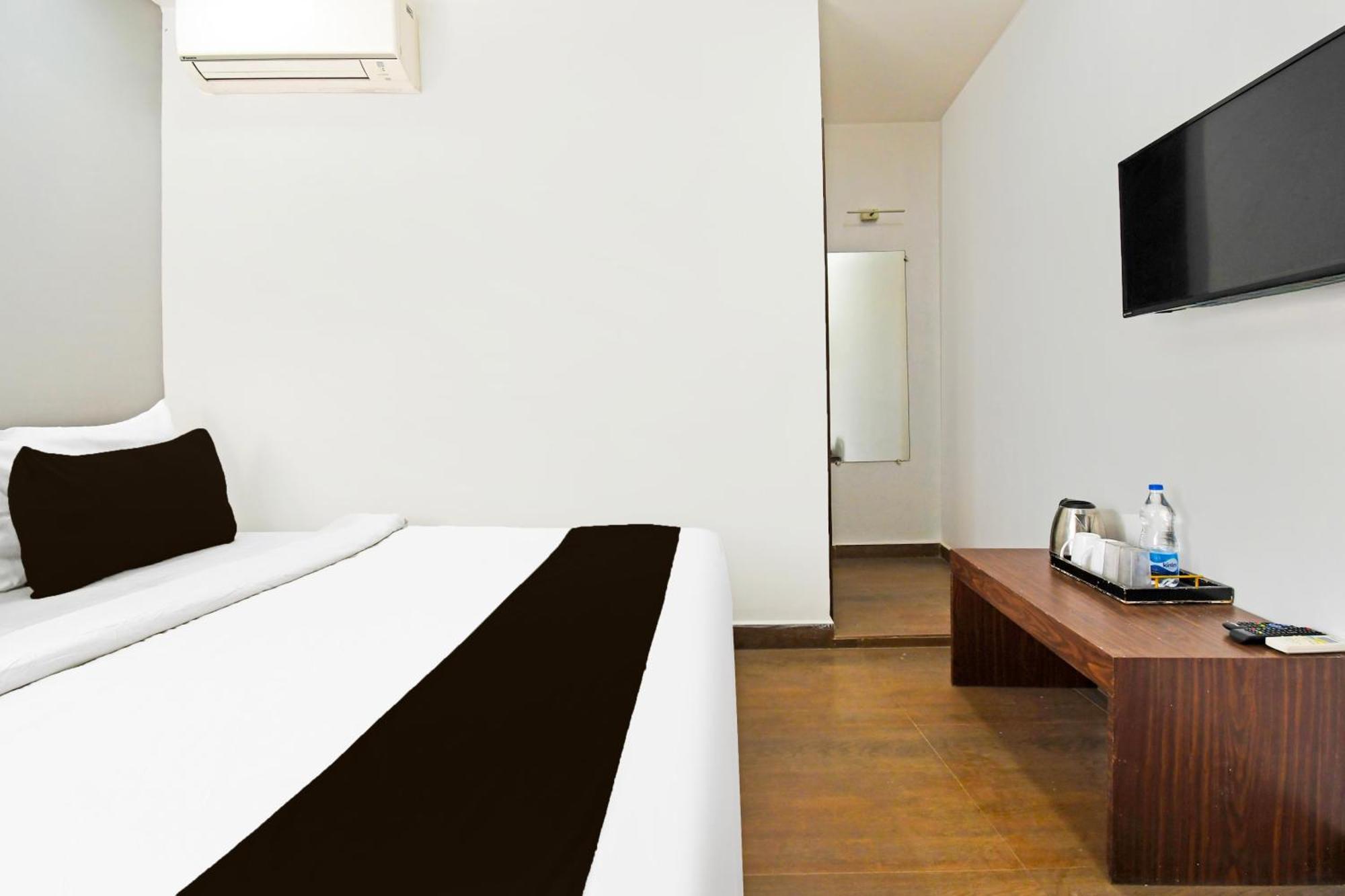 Super Townhouse Mancheswar Industrial Estate Hotell Bhubaneswar Exteriör bild