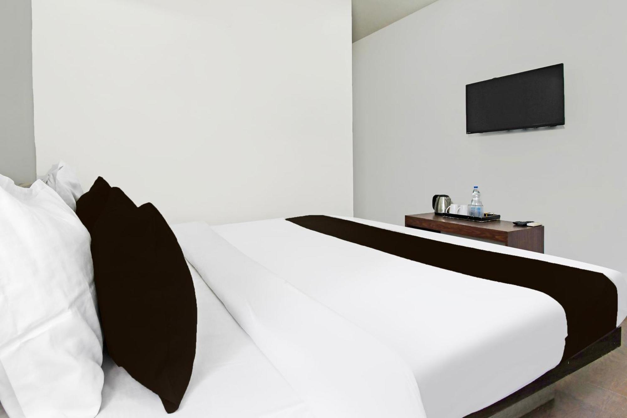 Super Townhouse Mancheswar Industrial Estate Hotell Bhubaneswar Exteriör bild